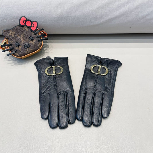 Leather gloves